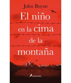 El niño en la cima de la montaña